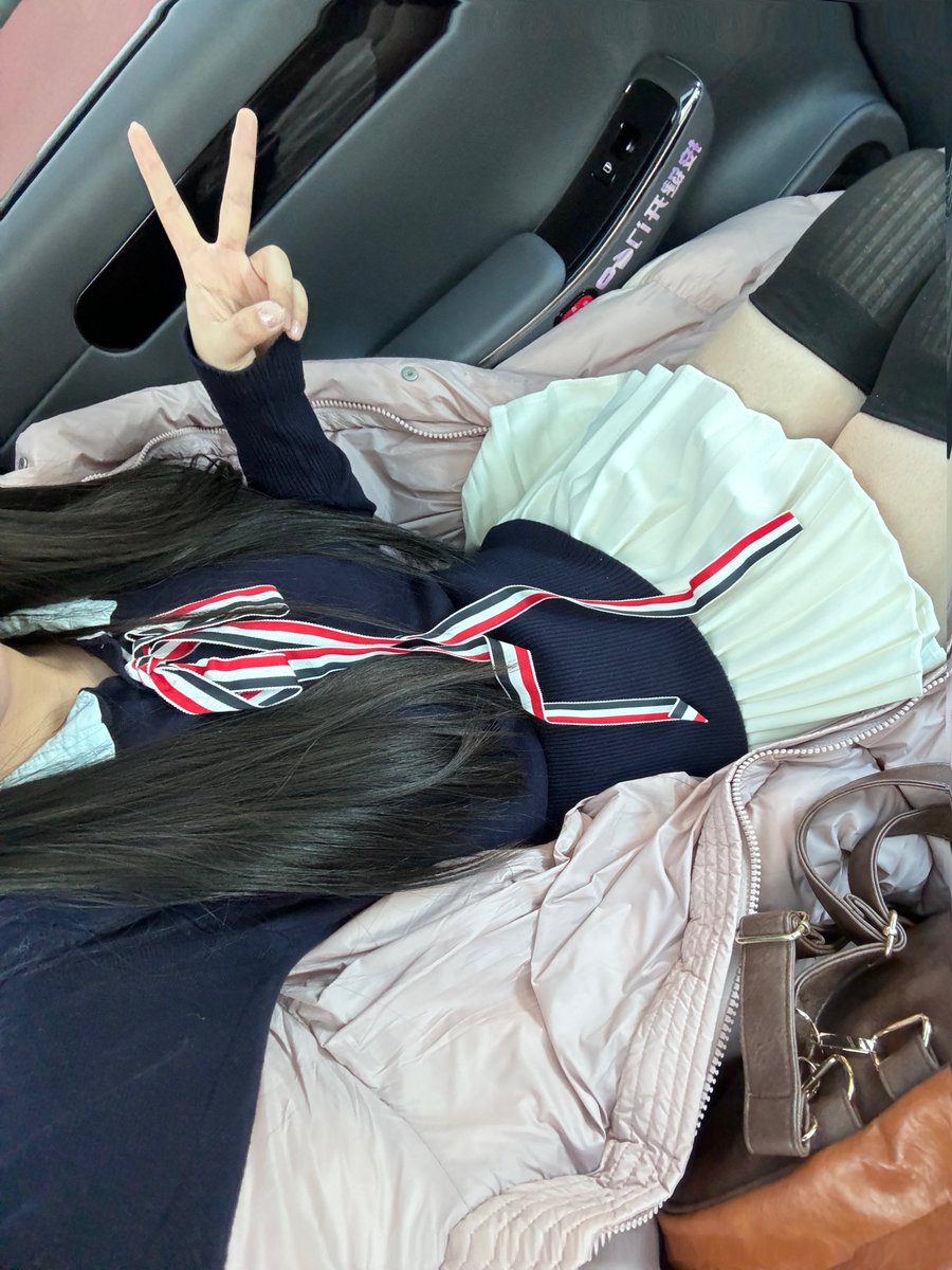 和宅男哥plog1
阿宅的生活真的不是谁都能享受的
两个人宅在家里打游戏看小说视频
然后阴暗地点外卖（但是上海的垃圾分类太恶心了
第二天我就已经蓬头垢面不洗脸了
感觉像回到自己家里一样自在
急急急我要呼吸新鲜空气 https://t.co/YsCAemRwFu