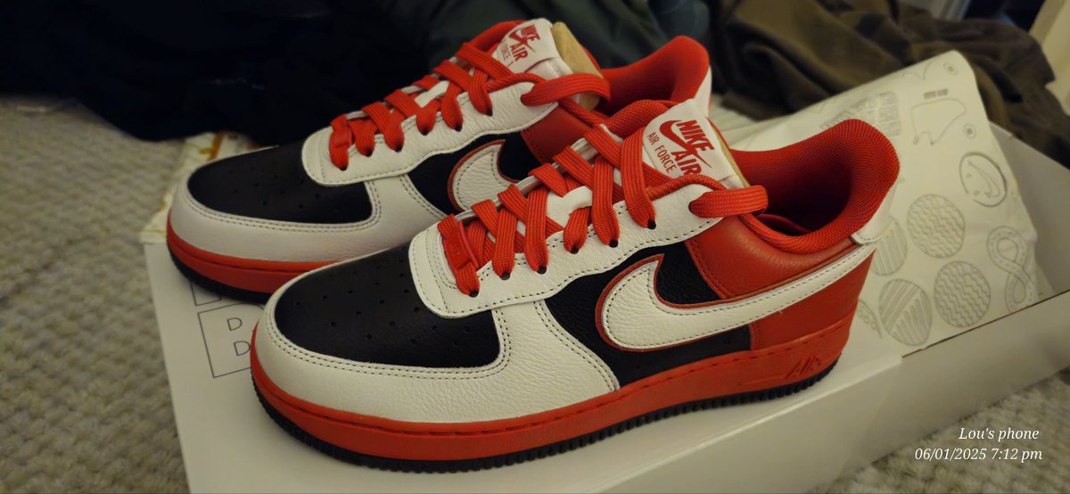 LoobyBlade's tweet image. 1st outing for my new @SheffieldUnited #airforceones