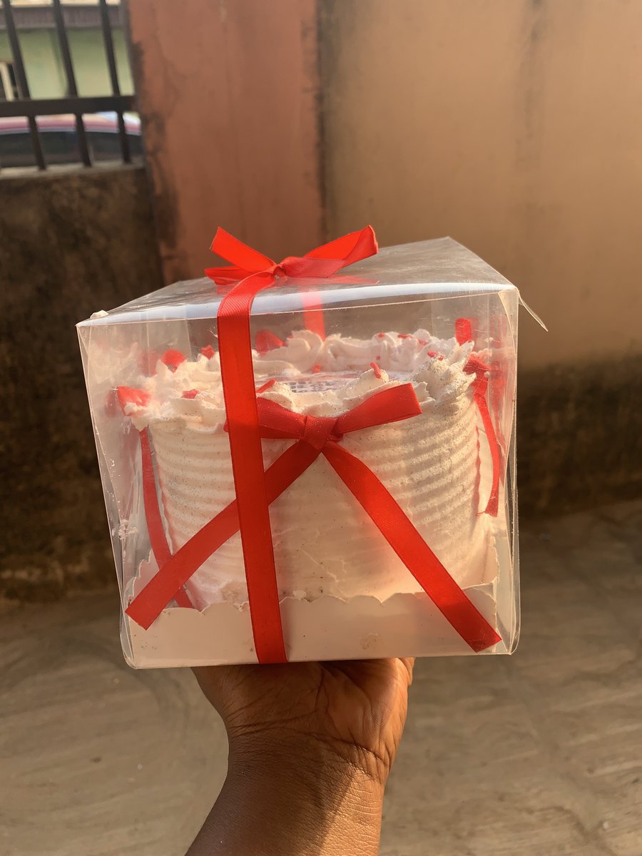 Zizousdelight's tweet photo. So i have this chocolate cake in whipped cream frosting to give out today 

The person with the highest Repost in two hours gets it

Please let your location be close to Sango because of delivery fee https://t.co/HPpFhDM6gA