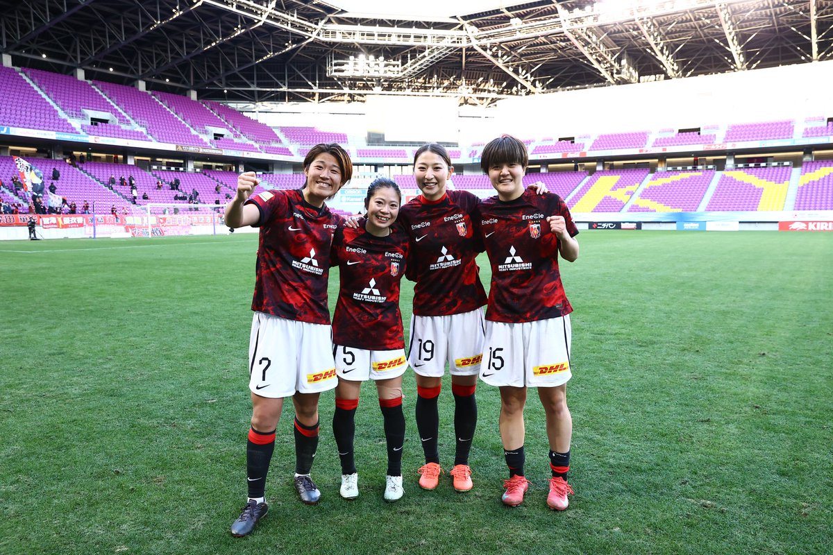 miki_ito5's tweet photo. 去年のPK外して負けてすごく悔しかったけど
チームメイトやファンサポーターの皆さんが温かい言葉沢山かけてくれてすごく救われたし、前を向くことができた
やっとみんなにあの時の恩を返せて本当に嬉しいです！
ゴール決めてみんなが来てくれた時は泣きそうだった🥹
危なかった😭😭😭😭
みんなほんとにありがとう❤️🫶🏻
今日もみんなほんとにほんとにスーパーすぎた😌
そして、ひかるさん！おかえりなさい😊

ファンサポーターの皆さん最高の痺れる応援ありがとうございました！

あとひとつ！
みんなでやるぞやるぞやるぞー！！！！！

#三菱重工浦和レッズレディース
#伊藤美紀 #皇后杯