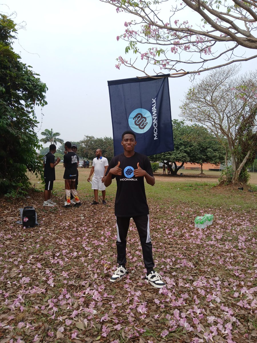 OtuekongEyoh's tweet photo. Just a chill moonwalk guy 🚶♂️
#Liveinuyo
#MoonWalkChallenge https://t.co/wVAzH8CNEs
