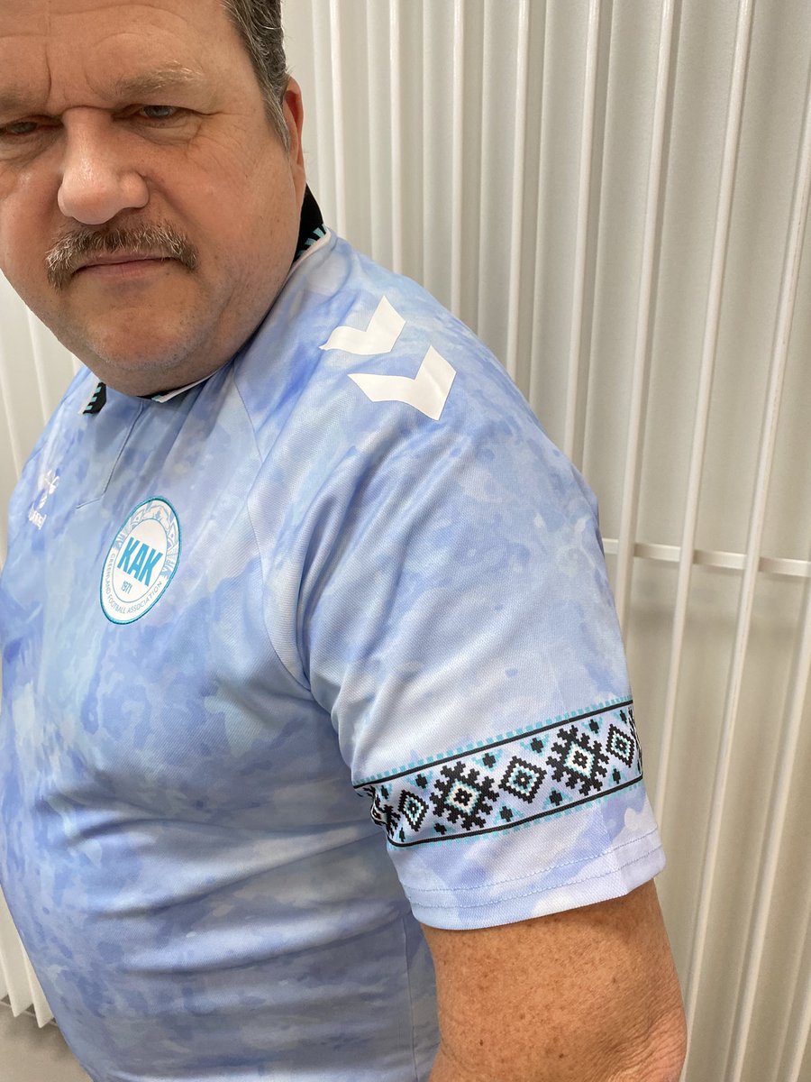adelsgaard's tweet photo. Bringing the freeze! 🥶
Got both 🇬🇱today!  
The away shirt its amazing ! https://t.co/UF72IWbI1P