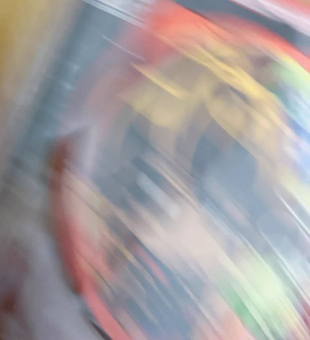暴れる