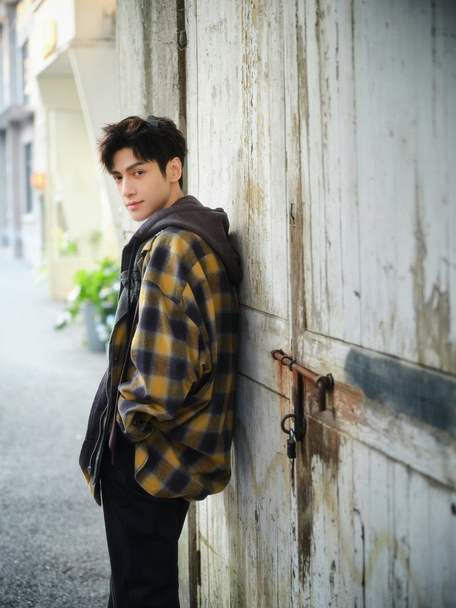 ThaiLuoshifen's tweet photo. 250118 #หลัวอวิ๋นซีสตูดิโอ weibo:
📸 เซ็ตภาพสำหรับ event
League of Legends: Wild Rift - Bandle City Adventure

"ศึกแห่ง Yordle กำลังจะปะทุ!  การต่อสู้สุดมันส์เริ่มต้นขึ้นแบบไม่มีหยุดพัก!
รอชม #หลัวอวิ๋นซี โชว์ฝีมือในหุบเขาแห่งซัมมอนเนอร์ คืนนี้ 2 ทุ่ม (1 ทุ่ม ตามเวลาประเทศไทย) แล้วพบกันในไลฟ์!
#ศึกมิตรภาพฉลองตรุษจีน
#LeagueofLegendsWildRift "

https://t.co/di6oaQ1zTa
#罗云熙 #LuoYunxi  #หลัวอวิ๋นซี
#英雄联盟手游新春激友局
#罗云熙英雄联盟国风代言人