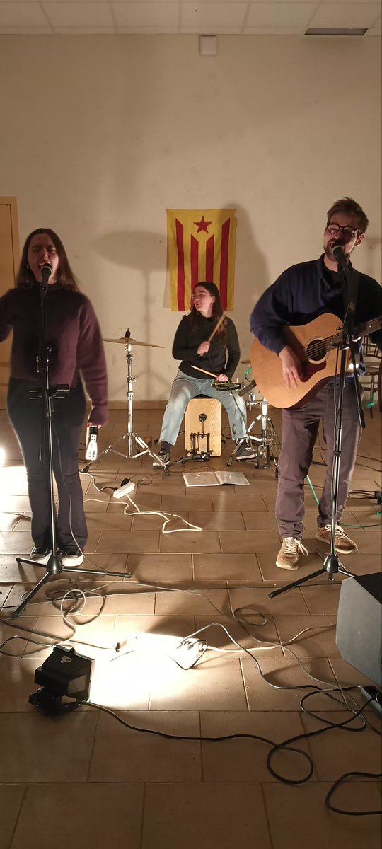 Ahir gran vetllada de gresca i xerinola!
<a href="/maximclatellot/">maximumclatellot</a>
<a href="/patorratt/">Pa Torrat</a>