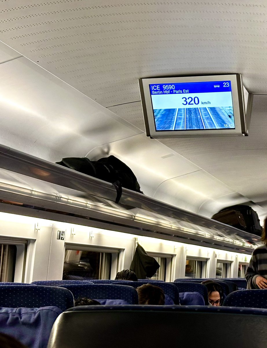 Die neue alte Verbindung #Berlin - #Paris in 8 Stunden! Und auf der französischen Hochgeschwindigkeitsstrecke LGV Est sogar mit 320 km/h 🚄🚄

#berlinparis #parisberlin #traveling #db #ice <a href="/DB_Bahn/">Deutsche Bahn Personenverkehr</a> <a href="/DB_Info/">Deutsche Bahn Verkehrsmeldungen</a> <a href="/I_love_Berlin/">I ♥ Berlin</a>