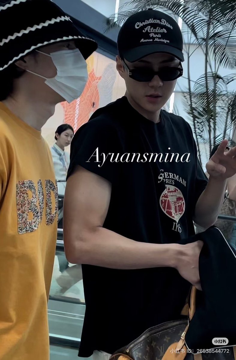 hold on a damnnn minute *screams*