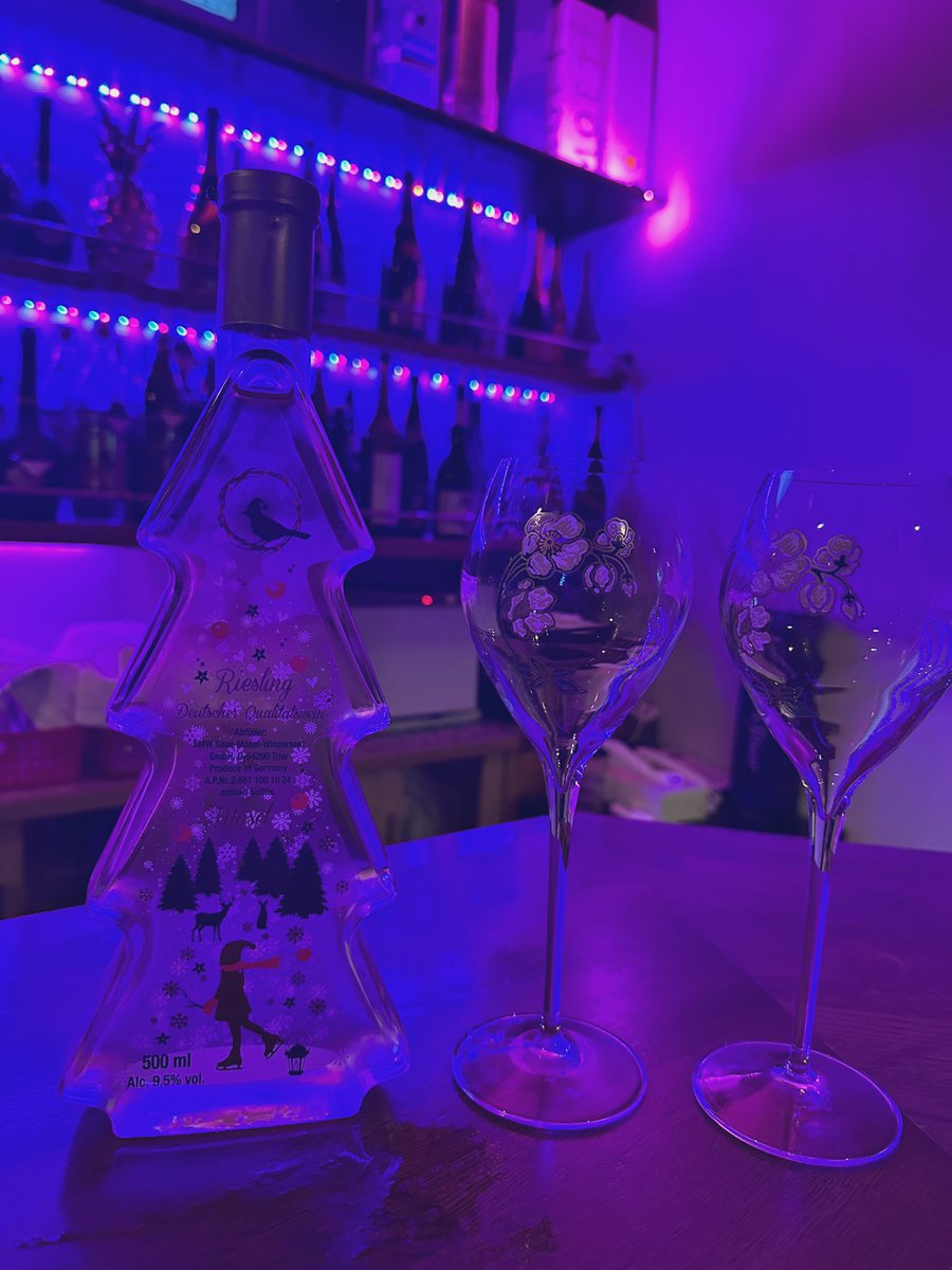 こんばんは、ラウンジさくら🌸です。寒いですね🥶1月限定で毎週月曜日にお店を開ける企画がなくなりましたm(__)m
なので、これまで通り毎週金.土のみの営業となりますのでお間違えのない様よろしくお願いいたします。
本日も元気に営業しておりまーす🍻