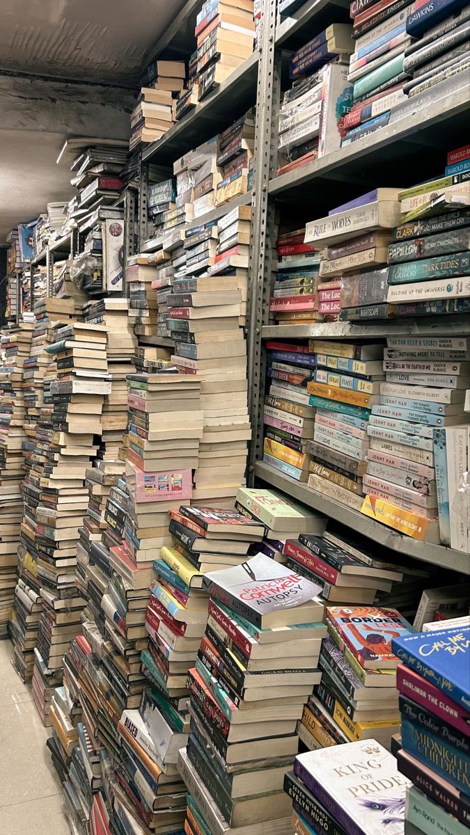 tinkysaturn's tweet photo. Every books reader's dream I guess https://t.co/dFhkNg1Fma