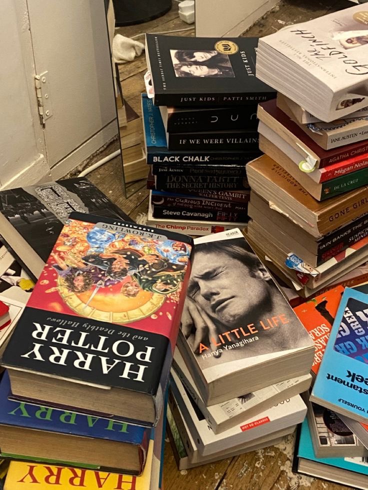 tinkysaturn's tweet photo. Every books reader's dream I guess https://t.co/dFhkNg1Fma