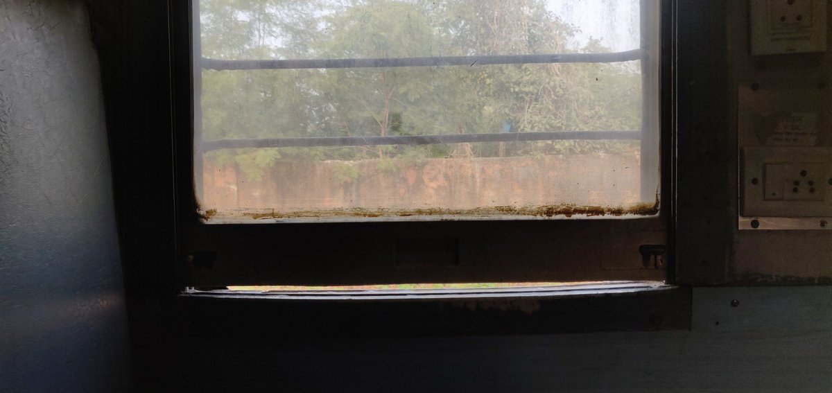 anil109's tweet photo. I'm traveling by train no. 12468 Jaipur to Bikaner. The glass window cannot be closed fully and as such cold air coming in the compartment. Pls see attached photo. Request concerned railway person to repair it at the earliest.
Trn:12468
Dt:18-01-25
Frm JP to BKN
Cls:SL
P1-S1,28 https://t.co/D44Y9xUisF