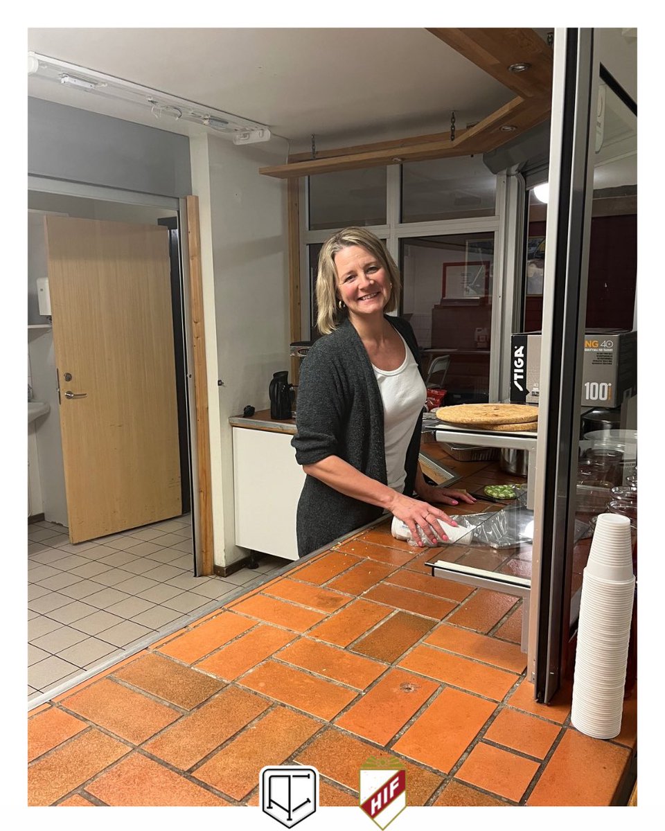 hcffalingsas's tweet photo. 🔴⚫️⚪️ | LÖRDAGSTRÄNING

Under försäsongen serveras det mat efter varje lördagsträning, och idag var det premiär! Maten lagas av vår alldeles egna kock, Annika. Oerhört uppskattat av alla, och idag var det väldigt trevlig stämning runt borden.

#hcff https://t.co/uE7zkr53P1