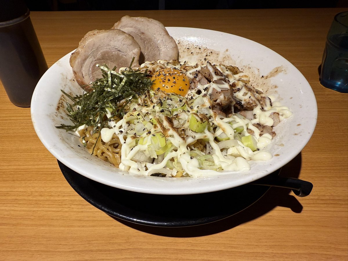 kokorowarmer's tweet photo. 子安

らーめん橋本食堂

【限定���焦がし味噌チーズマヨそば(大盛り)

TP＝チャーシュー2枚

限定を食べにホームへ
焦がし味噌とかどんな感じだろ？
って思って食べたら
これは美味しい
大盛りにしたけど美味しいから
まだ食べれる感w
何度も言うけど橋本の中太麺は
本当に味噌に合うご馳走様でした🙇‍♂️ https://t.co/CgOf2GP4LK