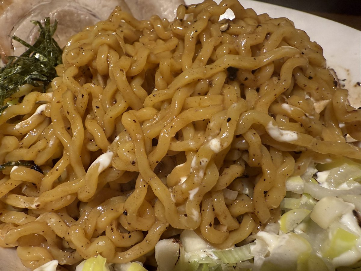 kokorowarmer's tweet photo. 子安

らーめん橋本食堂

【限定���焦がし味噌チーズマヨそば(大盛り)

TP＝チャーシュー2枚

限定を食べにホームへ
焦がし味噌とかどんな感じだろ？
って思って食べたら
これは美味しい
大盛りにしたけど美味しいから
まだ食べれる感w
何度も言うけど橋本の中太麺は
本当に味噌に合うご馳走様でした🙇‍♂️ https://t.co/CgOf2GP4LK
