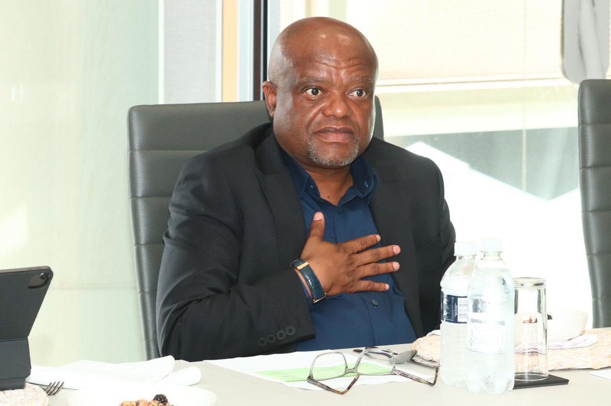 South Africa is full of hypocrites. Dada Morero is failing dismally to run the <a href="/CityofJoburgZA/">City of Joburg</a> but nobody says anything