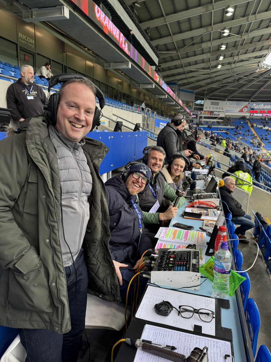 Dylan Mohammad-Smart (@dylanmo98) on Twitter photo Barod ๐ต v โช๏ธ <a href="/BBCChwaraeonRC/">Chwaraeon Radio Cymru</a>
๐๏ธ<a href="/heleddanna/">Heledd Anna</a>, <a href="/DylLlanfair/">Dylan Griffiths</a>, <a href="/iwanwroberts/">Iwan Roberts</a> a <a href="/OwainTJones17/">Owain Tudur Jones</a> Barod ๐ต v โช๏ธ <a href="/BBCChwaraeonRC/">Chwaraeon Radio Cymru</a>
๐๏ธ<a href="/heleddanna/">Heledd Anna</a>, <a href="/DylLlanfair/">Dylan Griffiths</a>, <a href="/iwanwroberts/">Iwan Roberts</a> a <a href="/OwainTJones17/">Owain Tudur Jones</a>