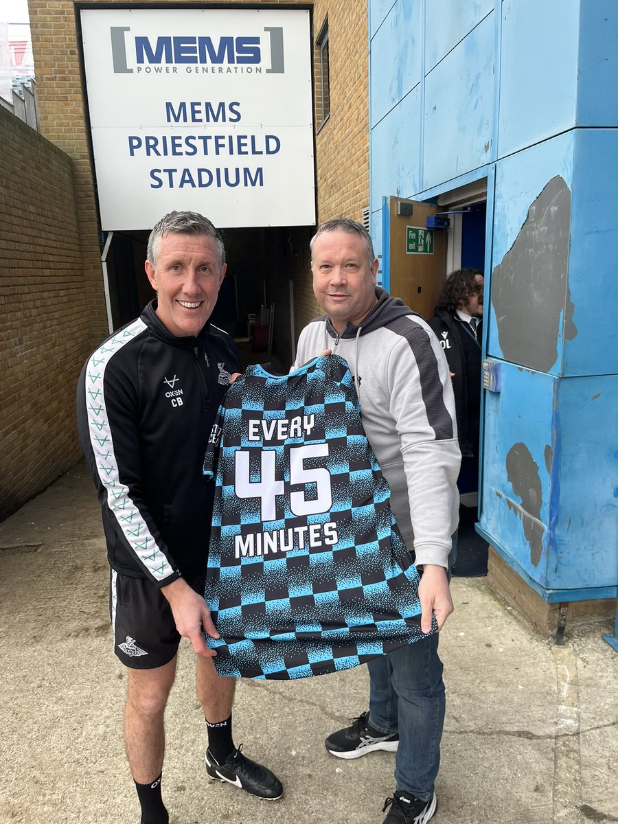 An absolute privilege to meet <a href="/prostateunited/">Prostate United</a> royalty at <a href="/TheGillsFC/">Gillingham FC</a> vs @<a href="/drfc_official/">Don(C)aster Rovers FC</a> game this afternoon! Thanks for your time <a href="/grantmccann11/">Grant McCann</a> &amp; <a href="/cliff_byrne/">Cliff Byrne</a> really appreciated.. Fantastic cause we support in <a href="/ProstateUK/">Prostate Cancer UK</a> 💙