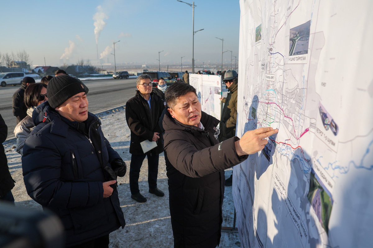 Амралтын өдрийн мэнд хүргэе.  

Бямба гараг бүрд Улаанбаатар хотын агаарын бохирдлыг бууруулах, дэд бүтцийн төсөл арга хэмжээг хэрэгжүүлэх Шуурхай штаб хуралдаж байна. Өнөөдөр хоёрдугаар хуралдаан боллоо. 

Хуралдаанд УИХ дахь улс төрийн намуудын төлөөлөл болон нийслэлээс УИХ-д