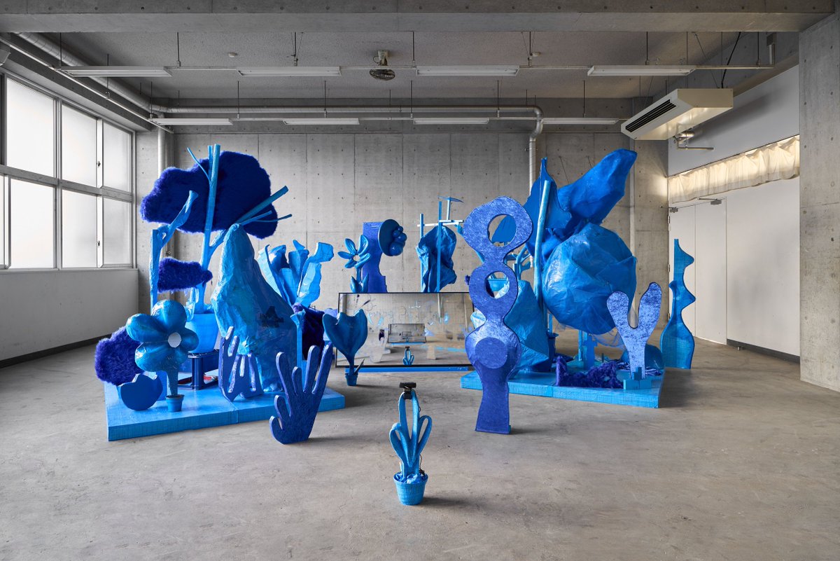 "Blue"

A blue sculpture is placed in the venue.  The blue artwork, along with people passing in front of the camera, is displayed on a monitor as a chroma key composited image in real time, revealing appearances that differ from reality.

Ticket Page: artsticker.app/events/53858