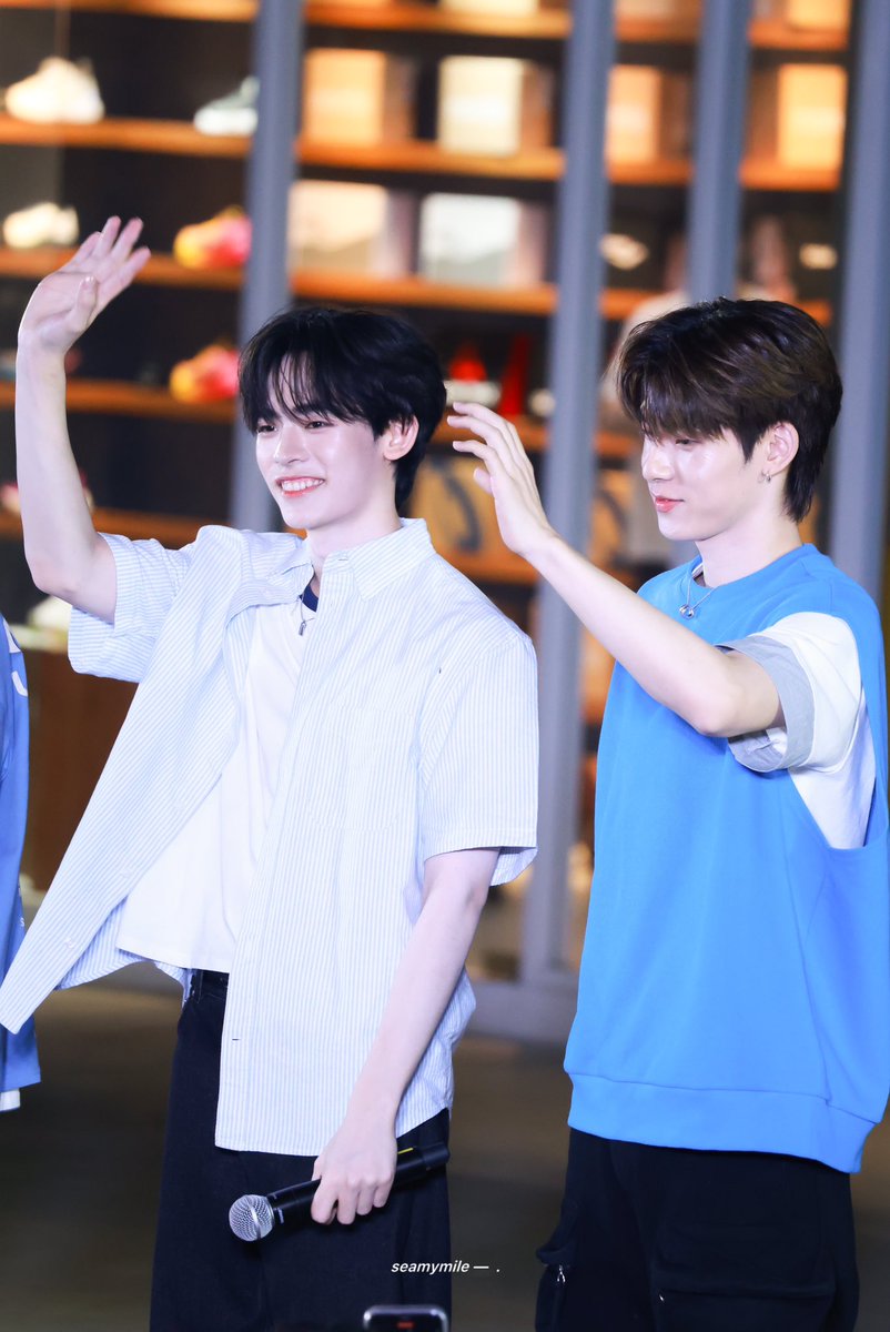 seamymile's tweet photo. น่ารักมาก🥺🐶🤏🏻

YOUR SKY 2ND BUSKING 
#รวมพลคนรักกี่หมื่นฟ้า 
#ป๋อตี๋ตี๋ #porteetee 
#PorSuppakarn #twnpich https://t.co/o7Qxc9LSYY