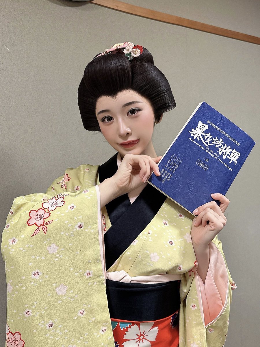 松平健芸能生活50周年記念公演
舞台 #暴れん坊将軍 福岡公演
本日無事初日を迎えました！

改めて健さんのキラキラさとエネルギーを
2025年も側で実感し
福岡のお客様の温かい熱量もとても感じた2公演でした💖

26日まできっとあっという間なんだろうな💭
最後まで楽しんで頑張ります⚔️

御庭番 しずく https://t.co/6tUSKaLKvE