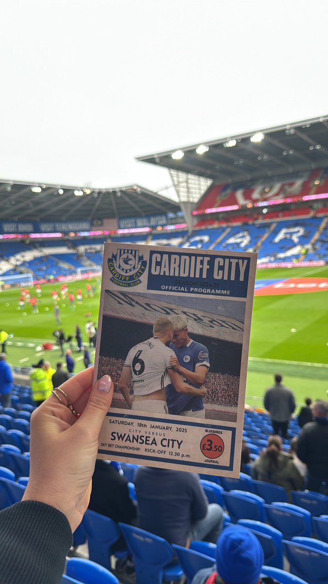 MollyStephens_'s tweet image. Ready for the big one 🏴󠁧󠁢󠁷󠁬󠁳󠁿

The south Wales derby.
Cardiff v Swansea.
12:30 KO.

I’ll have the latest on @5liveSport &amp;amp; #BBCFinalScore 📺🎙️📻