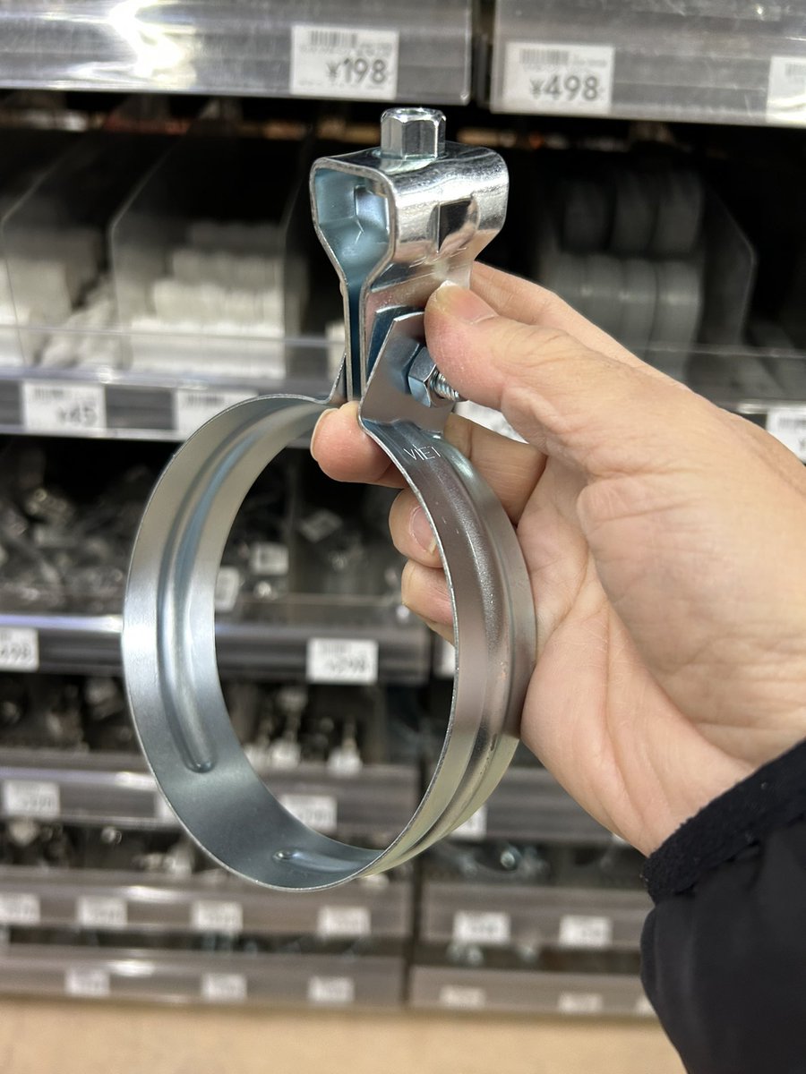 happygarage10's tweet photo. 昨年末、南千葉サーキットの方から笑顔で言われた言葉

『サイレンサー付けて下さい♪』

NAフルストレートの破壊力？
規定の90dbないとは思う…
でも対策のためタイコ付けようかと😅

ホムセンでいいタイコステー見つけたんだけど溶接が自信なし…プロに頼もうかな…
#L285v #ミラ #年甲斐なし https://t.co/w2Lp3QLP0A