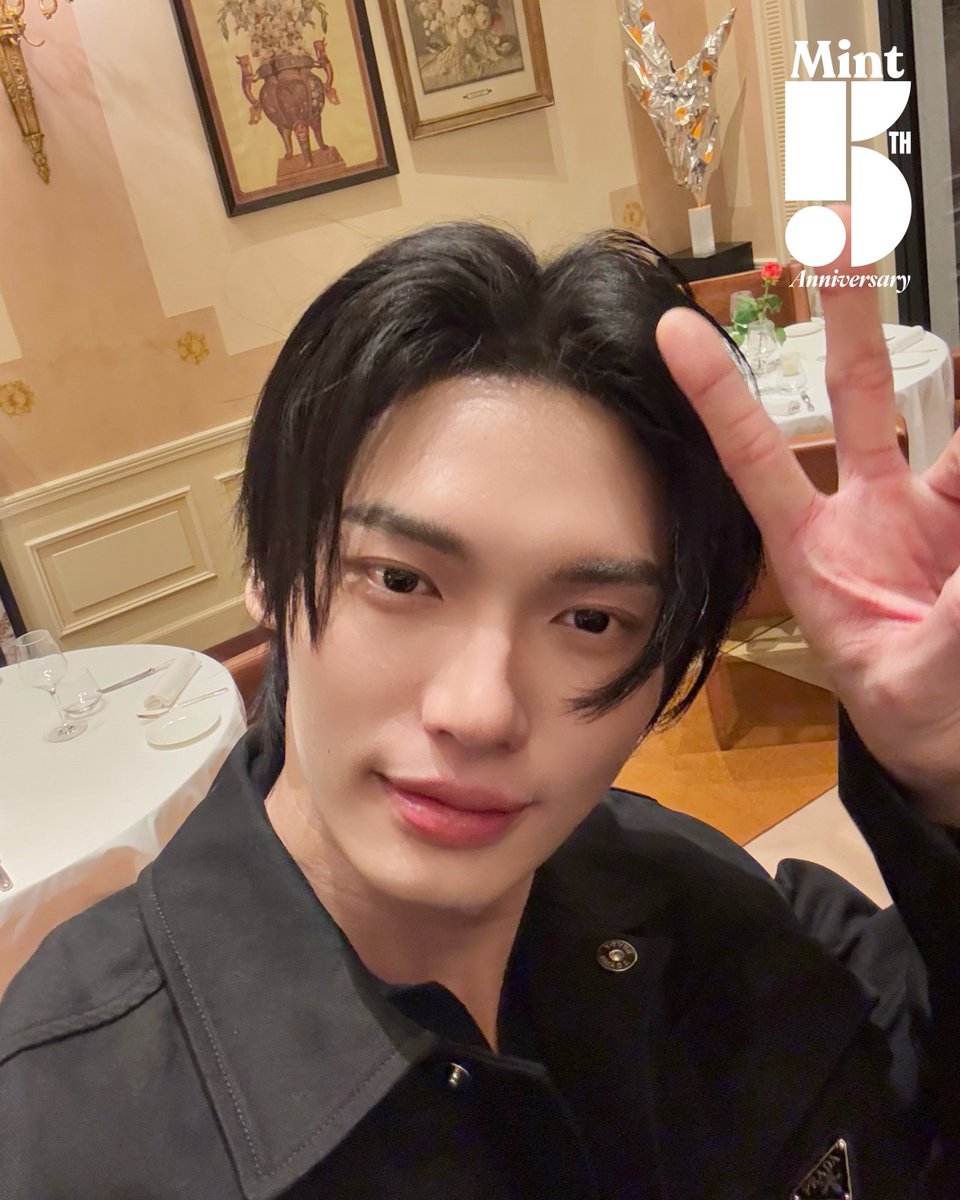 หล่อไม่พัก! #MintReports จัดความหล่อของหนุ่ม #วินเมธวิน Prada Ambassador มาให้ชมกันอีกเซ็ตหล่อ ก่อนไปเจอกับเขาในแฟชั่นโชว์ Prada Fall Winter 2025 Menswear ที่จะจัดขึ้นในวันที่ 19 ม.ค.นี้ เวลา 20:00 น. ตามเวลาไทย เหล่าแฟนๆ รอดูฟร้อนท์โรว์ลุคกันไว้เลย 💚

WIN MFWFW25 IS CALLING