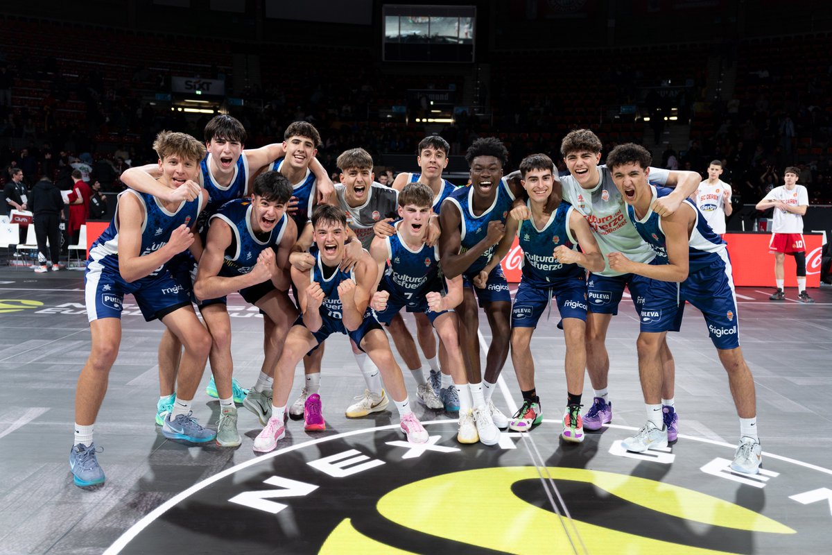 LAlqueriaVBC's tweet photo. 🍊⛹️ 𝐂𝐀𝐍𝐓𝐄𝐑𝐀

🧡 EQUIPO 🧡
🍊 FAMILIA 🍊

#AdidasNGT  

📸 @euroleague https://t.co/LrZl0aGgEk