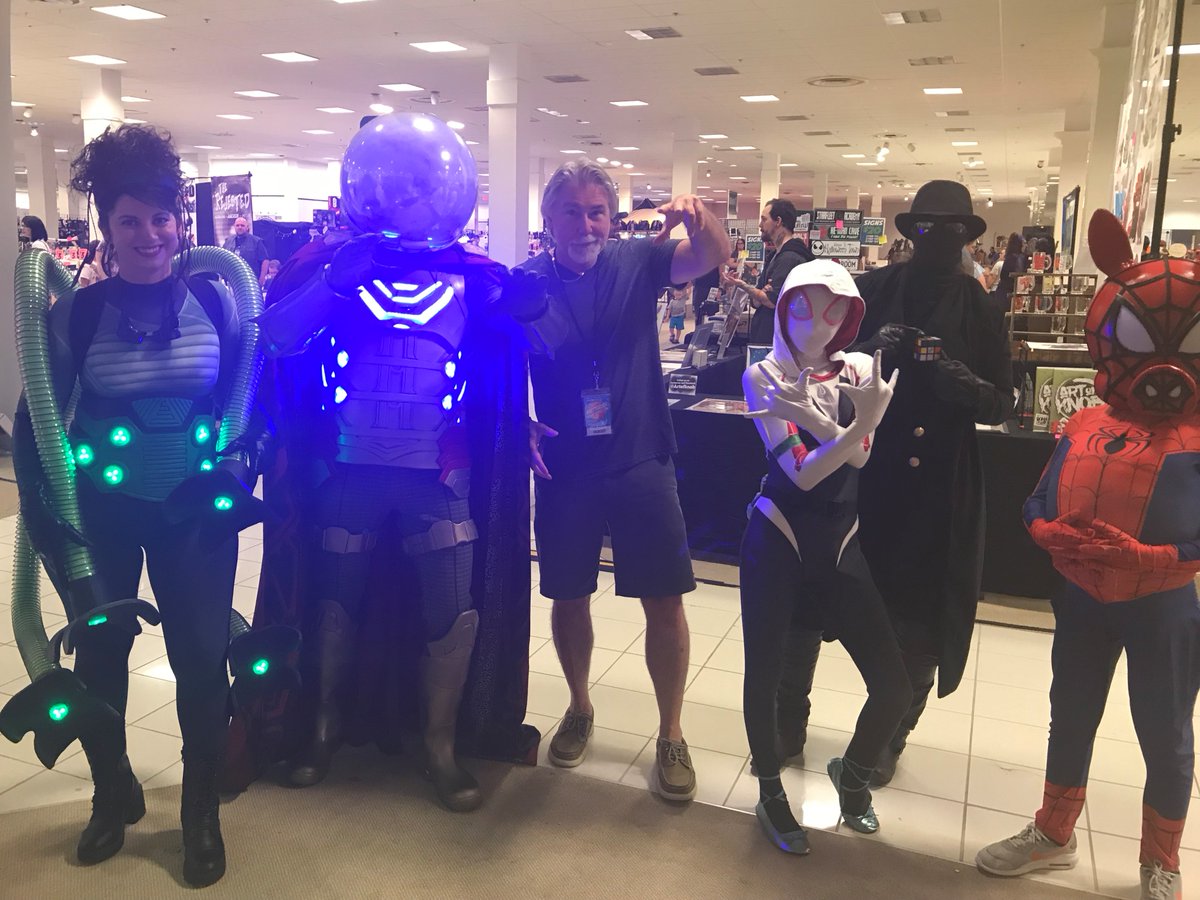 MarkMcKenna419's tweet image. Spider Man character gallery... and me :) #Spiderman #Docock #Mysterio #Fourstatecon