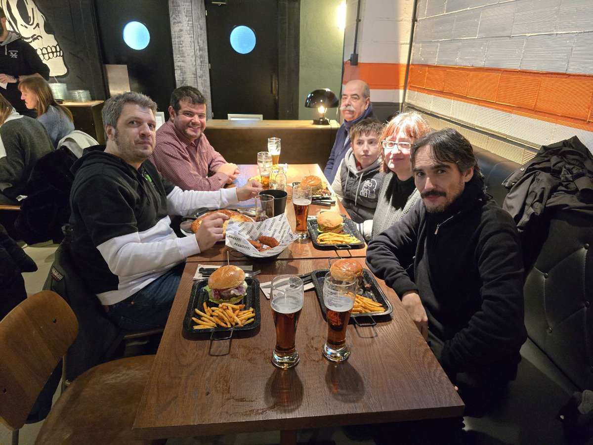 EuskoByte celebró ayer su Asamblea anual, aprovechando para planificar las actividades a realizar en éste curso 2025. 
La jornada se alargó con una cena en la que seguir hablando de proyectos de #Radioaficionados 
euskobyte.eus/euskobyte-cele…