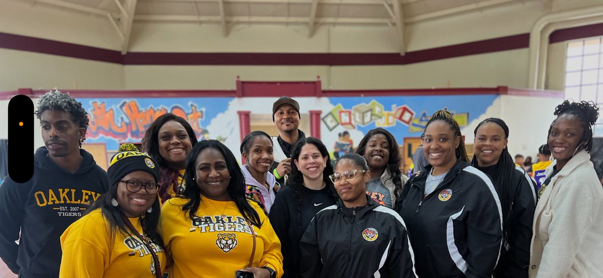 Shannel Jordan (@apjordan12) on Twitter photo SUPPORT in ACTION🫶🏽 <a href="/OakleyTigers/">Oakley Elementary School</a> Staff showed up for our TIGERS this morning! Season opening WIN!!! 🏀 LOUD & PROUD … we cheered until the last shot🙌🏾! Thanks <a href="/msuchengoddy/">uche</a> for our Oakley Spirit Wear! <a href="/a1_teach/">NiecyA1Teach</a> @thomasneverstop <a href="/ElementaryBSEdu/">Miss Hammond</a> <a href="/YolandaAus40305/">Yolanda Austin</a> SUPPORT in ACTION🫶🏽 <a href="/OakleyTigers/">Oakley Elementary School</a> Staff showed up for our TIGERS this morning! Season opening WIN!!! 🏀 LOUD & PROUD … we cheered until the last shot🙌🏾! Thanks <a href="/msuchengoddy/">uche</a> for our Oakley Spirit Wear! <a href="/a1_teach/">NiecyA1Teach</a> @thomasneverstop <a href="/ElementaryBSEdu/">Miss Hammond</a> <a href="/YolandaAus40305/">Yolanda Austin</a>
