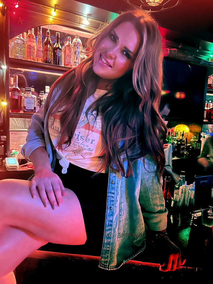 BasicallySj's tweet photo. Would you buy me a drink at the bar? https://t.co/NXYtY6yPmJ