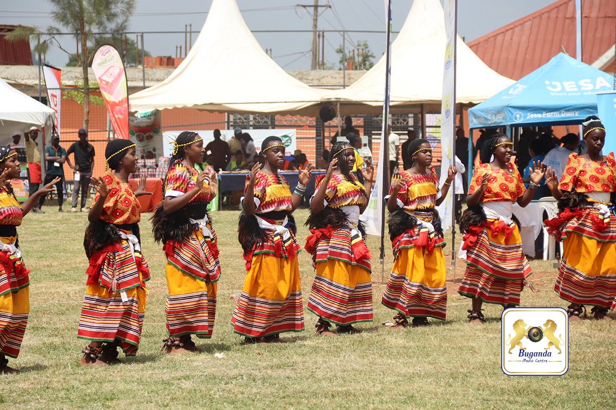 Buganda Kingdom (@bugandakingdom_) on Twitter photo Ekisaakaate 2025 kigaddwawo: Katikkiro <a href="/cpmayiga/">Charles Peter Mayiga</a> akubirizza abantu okweyambisa tekinologiya okutumbula obuwangwa kyokka era asabye abazadde obutaleka baana kumala biseera bingi ku masimu
Nnaabagereka Sylvia Nagginda alabudde abazadde n'abaana ku nsonga y'ebiragalalagala Ekisaakaate 2025 kigaddwawo: Katikkiro <a href="/cpmayiga/">Charles Peter Mayiga</a> akubirizza abantu okweyambisa tekinologiya okutumbula obuwangwa kyokka era asabye abazadde obutaleka baana kumala biseera bingi ku masimu
Nnaabagereka Sylvia Nagginda alabudde abazadde n'abaana ku nsonga y'ebiragalalagala