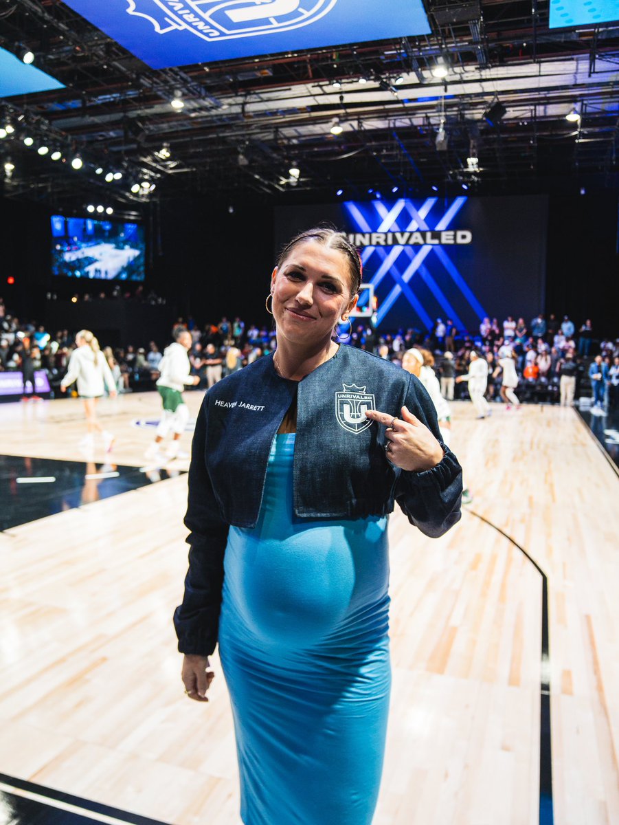 TOGETHXR (@togethxr) on Twitter photo About last night 👑 Big boss out supporting and investing in women <a href="/Unrivaledwbb/">Unrivaled Basketball</a> 🫶
(📸: <a href="/_TheRealJayWill/">Certified Sniper 📷</a>) About last night 👑 Big boss out supporting and investing in women <a href="/Unrivaledwbb/">Unrivaled Basketball</a> 🫶
(📸: <a href="/_TheRealJayWill/">Certified Sniper 📷</a>)