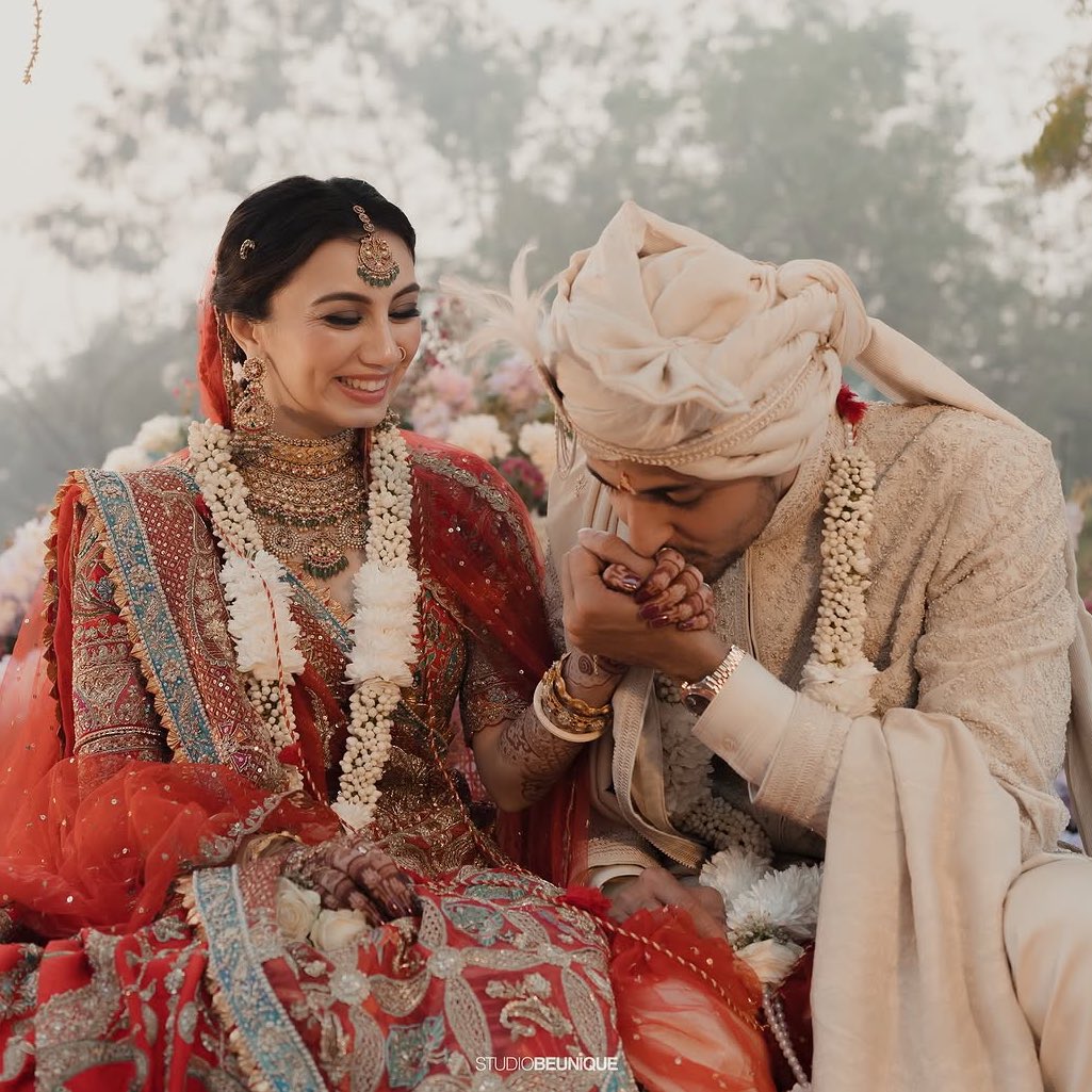 Darshan Raval weds Dharal Surelia — the DD day, a thread!