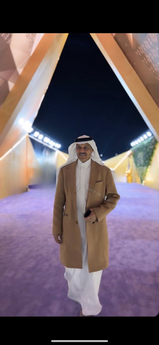 sllee95's tweet photo. "
 
حي هالشوف ياخالد❤️
#JoyAwards #خالد_عبدالرحمن https://t.co/ww5csqPEOW