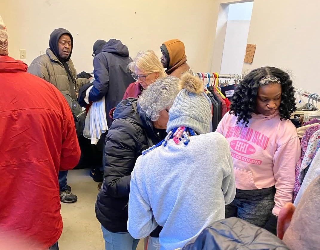 Our first Project Red Cord Night Out on Archwood  for 2025. A total of  123 meals were served. Residents were given blood pressure checks by Nurse Jelisa, blankets, personal hygiene products, clothes and housekeeping items.  Next outreach on 2/7/25 <a href="/5pm/">5pm.co.uk</a>. <a href="/ThreeArchesFnd/">Three Arches Foundation</a>