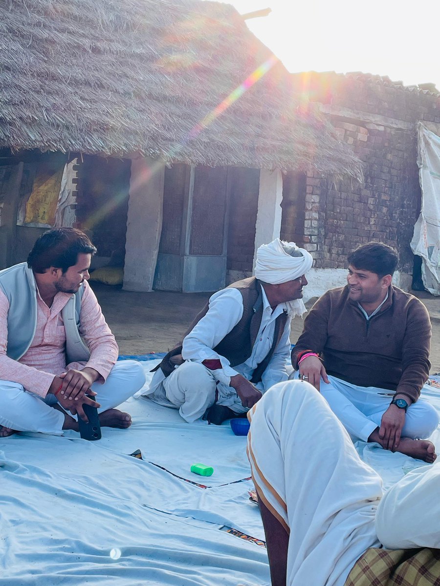 AidalMavai's tweet photo. आज अपनों के बीच मुरैना विधानसभा के विभिन्न गांवों में शोकाकुल परिवारों के बीच जाकर शोक संवेदनाएं व्यक्त की
आपका बेटा आपका भाई
ऐदल मावई
“जिला पंचायत सदस्य मुरैना “🙏🏻#teamasbm https://t.co/jiZl22dvBb