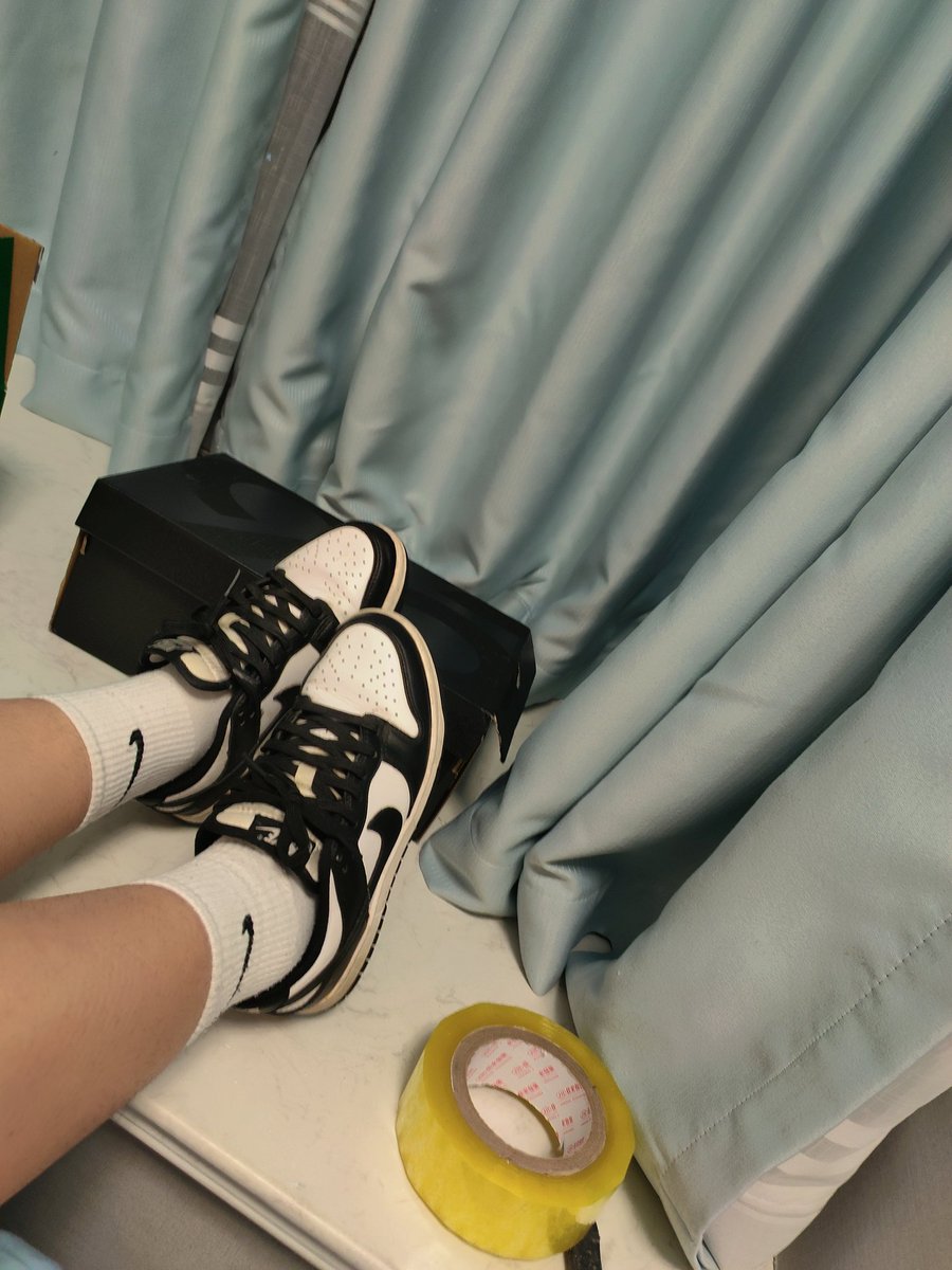 Su_Bw0's tweet photo. 小姐姐的36码dunk熊猫，穿的频率也挺高的，后跟网布都磨破了，便宜出了（55元不包邮）买鞋加我主页Q,现在买鞋可以免门槛费进内部群
#玩鞋 ＃射鞋 ＃毁鞋 ＃贝壳头 ＃lo鞋   #恋物  #打胶 ＃拆鞋 https://t.co/u2zyeTH1ks
