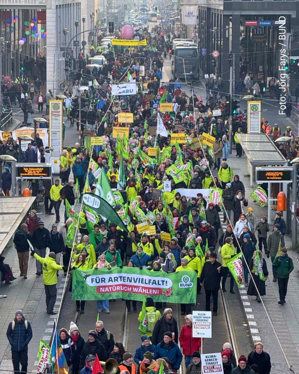 BUND (@bund_net) on Twitter photo Wow! Wir sind 9.000 Menschen auf der <a href="/WirHabenEsSatt/">Wir Haben Es Satt! 🥕🚜👫👬👭</a>-Demo in #Berlin für eine bäuerliche und ökologische Landwirtschaft! #wirhabenessatt #whes #whes25 Wow! Wir sind 9.000 Menschen auf der <a href="/WirHabenEsSatt/">Wir Haben Es Satt! 🥕🚜👫👬👭</a>-Demo in #Berlin für eine bäuerliche und ökologische Landwirtschaft! #wirhabenessatt #whes #whes25