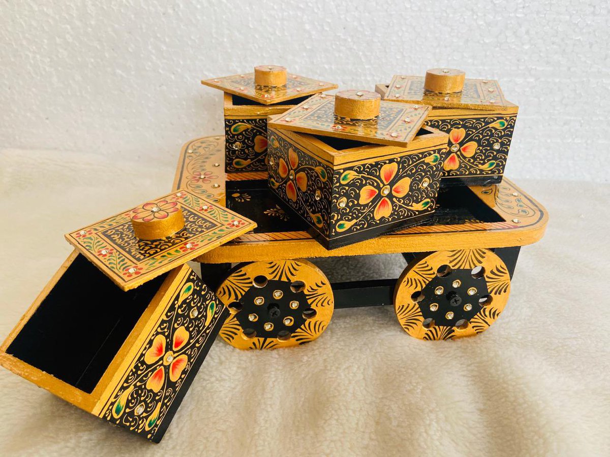 ArpitTewari7's tweet photo. Discover the magic of Rajasthan with our handcrafted wooden treasures, beautifully handpainted by talented Indian artisans. 🎨✨
Celebrate Make in India—DM us to order now: 8299651830!

@desh_bhkt https://t.co/Q4Qgu26fqi