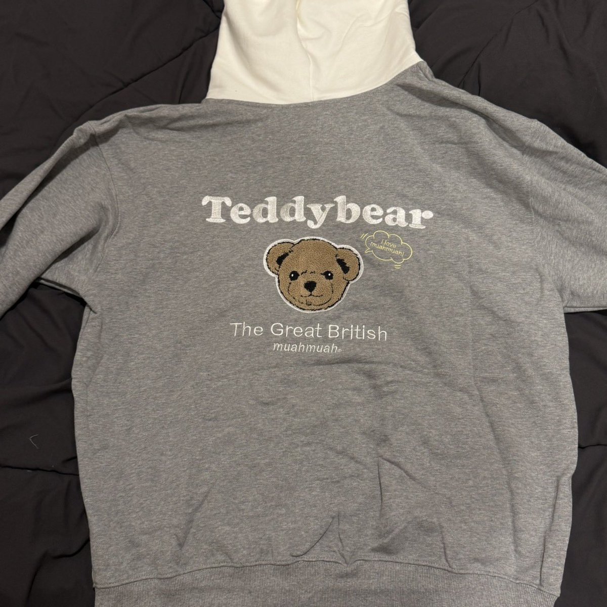 ขายเท 📮
muahmuah x teddy bear hoodzip 
มือ 1 ลองใส่อย่างเดียว
มีถุงพลาสติกใส่เสื้อจากแบรนด์ 🧸

ส่งต่อ 480.- รวมส่ง

สนใจสอบถาม/ดูรูปเพิ่มเติม dm ได้เลย
#พรีออเดอร์เกาหลี #muahmuahxteddybear