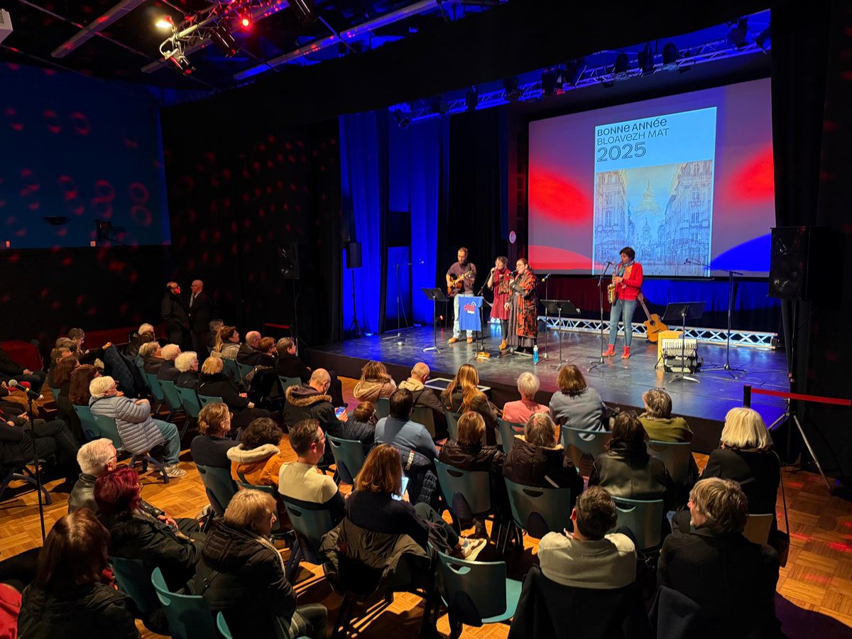 Nathalie Appéré (@nathalieappere) on Twitter photo Ravie de retrouver <a href="/CFouillere/">Christophe Fouillère</a> pour un échange de vœux convivial avec les habitants du quartier de Villejean, à #Rennes. Après la rénovation du gymnase de Kennedy, 2025 promet de mettre encore le sport à l'honneur, avec la nouvelle piscine, dont les travaux battent leur plein. Ravie de retrouver <a href="/CFouillere/">Christophe Fouillère</a> pour un échange de vœux convivial avec les habitants du quartier de Villejean, à #Rennes. Après la rénovation du gymnase de Kennedy, 2025 promet de mettre encore le sport à l'honneur, avec la nouvelle piscine, dont les travaux battent leur plein.