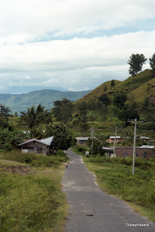 potolawas's tweet photo. Karonese Village, Toba Lake, North Sumatra, circa Sept 1998.
โข
๐ธ: Tobeytravels
โข
#potolawassumatra #tobalake https://t.co/W9EfIbN7yO