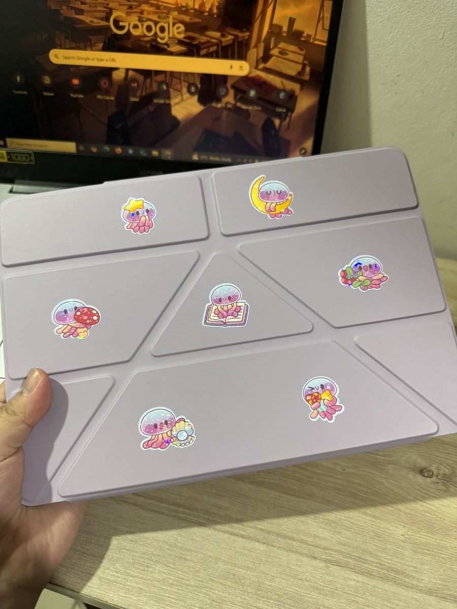 mc_dragonfly's tweet photo. My tablet looks super cute thanks to the baby jellyfish stickers made by @kkph2017 ! 💜 https://t.co/ZwERUkQa7A