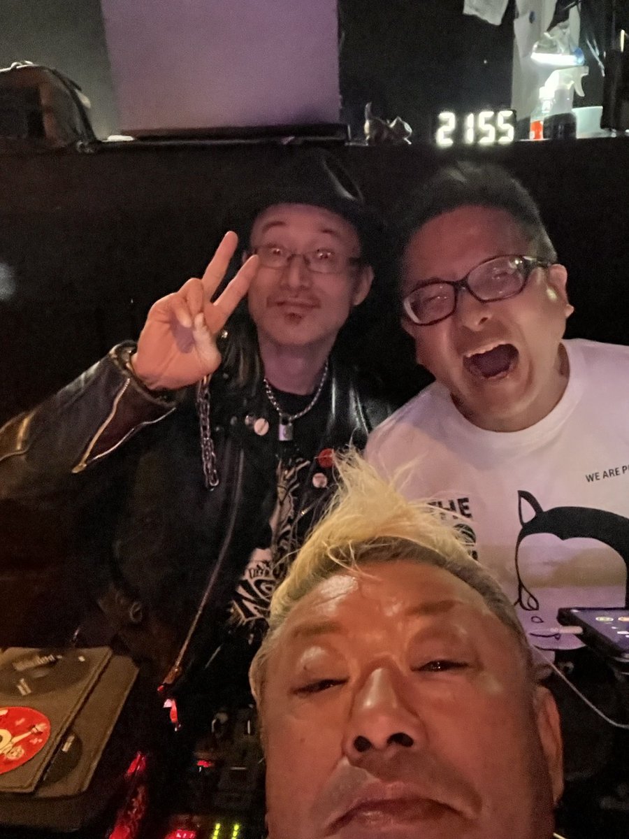 z_piratesrocks3's tweet photo. THREE PUNKS
#SASARAMOSARA
#新松戸FIREBIRD
#CxCxD
#つよポン
#ENOKING
#DJz https://t.co/0m96EFUPoX