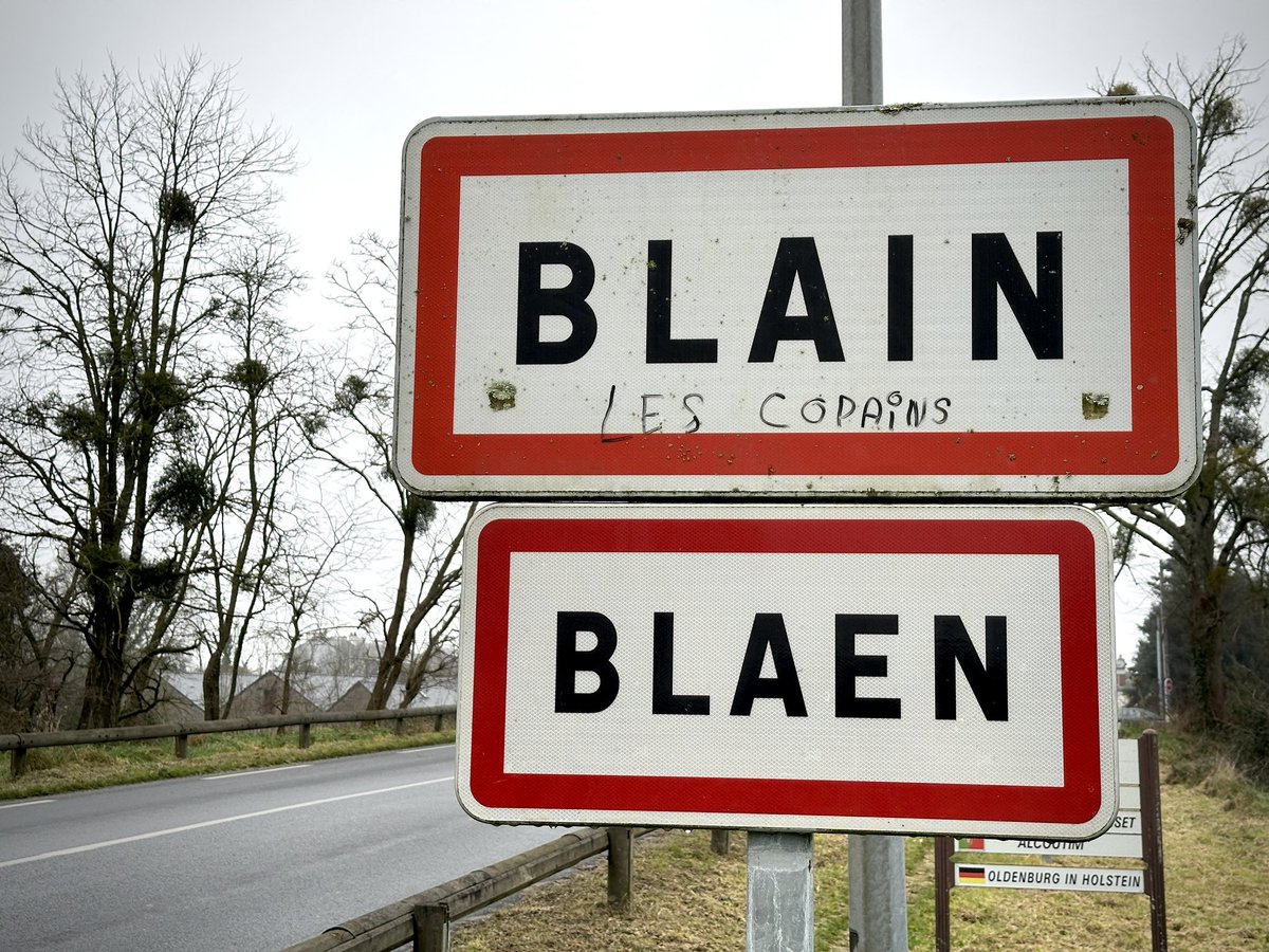 🪧
À #Blain, les panneaux d'entrée sont bilingues français-#breton !
Félicitations 👏

E #Blaen ez eus panelloù divyezhek galleg-#brezhoneg ! 
Gourc'hemennoù 👏 

Met n'eo ket echu ! / Mais ce n'est pas tout ! ⤵️

#LangueBretonne #BZHG #LoireAtlantique #BroNaoned #Bretagne #44BZH