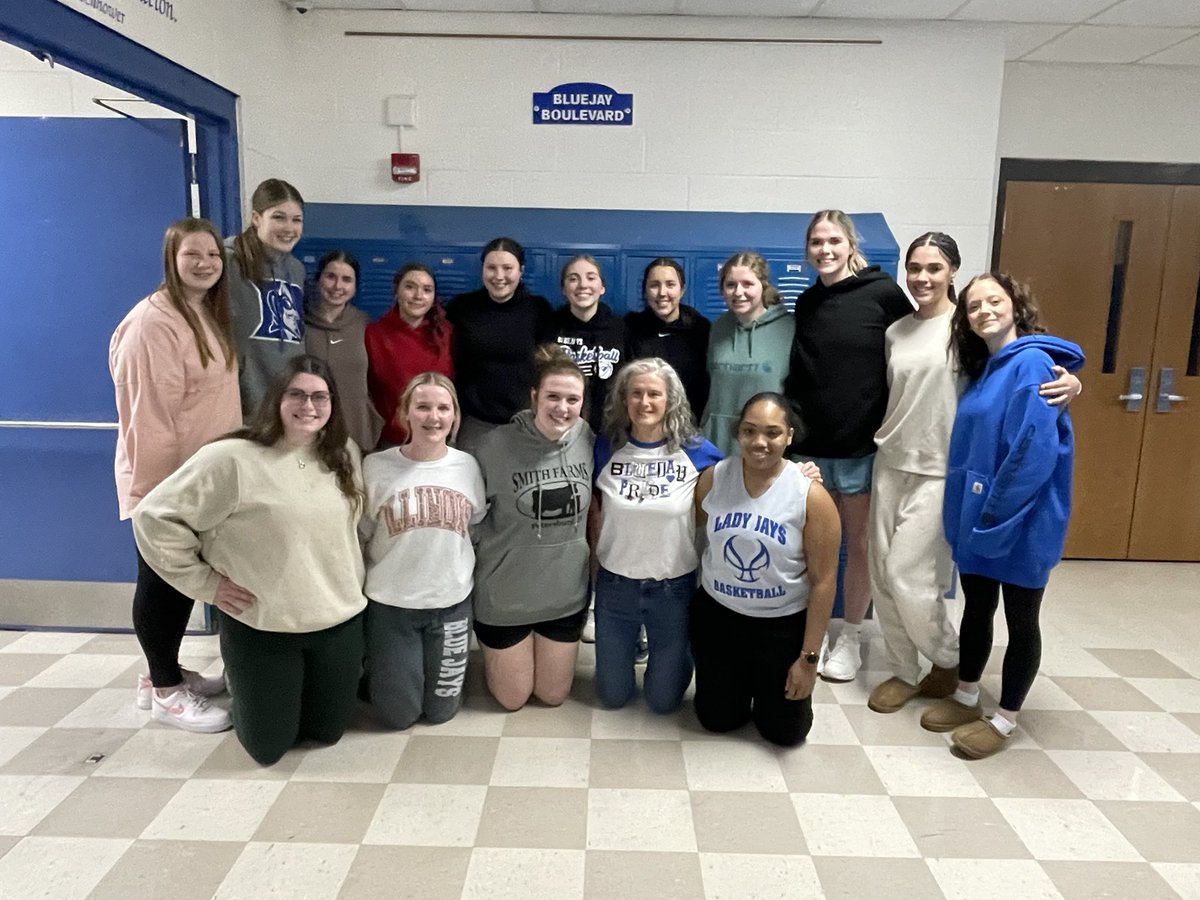 PORTALadyJays's tweet photo. Thanks for Lady Jays HOF and former @Aztec_WBB &amp;  @RedbirdWBB Monica Rebbe-Harvatin for coming out to our practice Friday night and then talking with the team. #GreatDayToBeABluejay https://t.co/jY6o4ybPxC