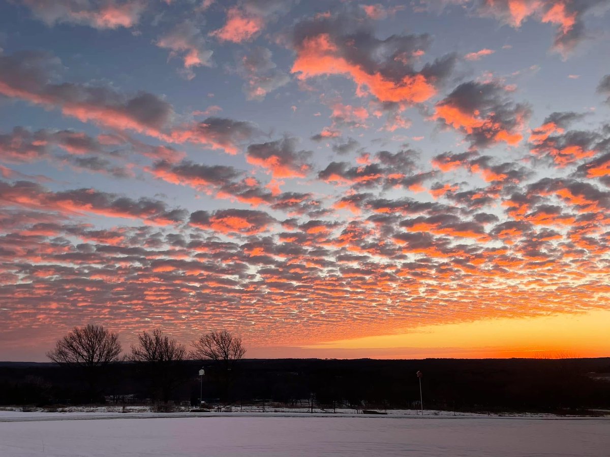 tds68678526's tweet image. Gm from my Sis’ place in Okla a few days ago. One of my all time fav sunrise spots😀